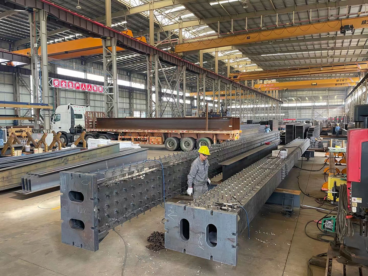 钢结构是主要由钢制材料组成的结构   广东钢结构公司选择广州经纬钢结构工程有限公司  咨询电话：13925156722