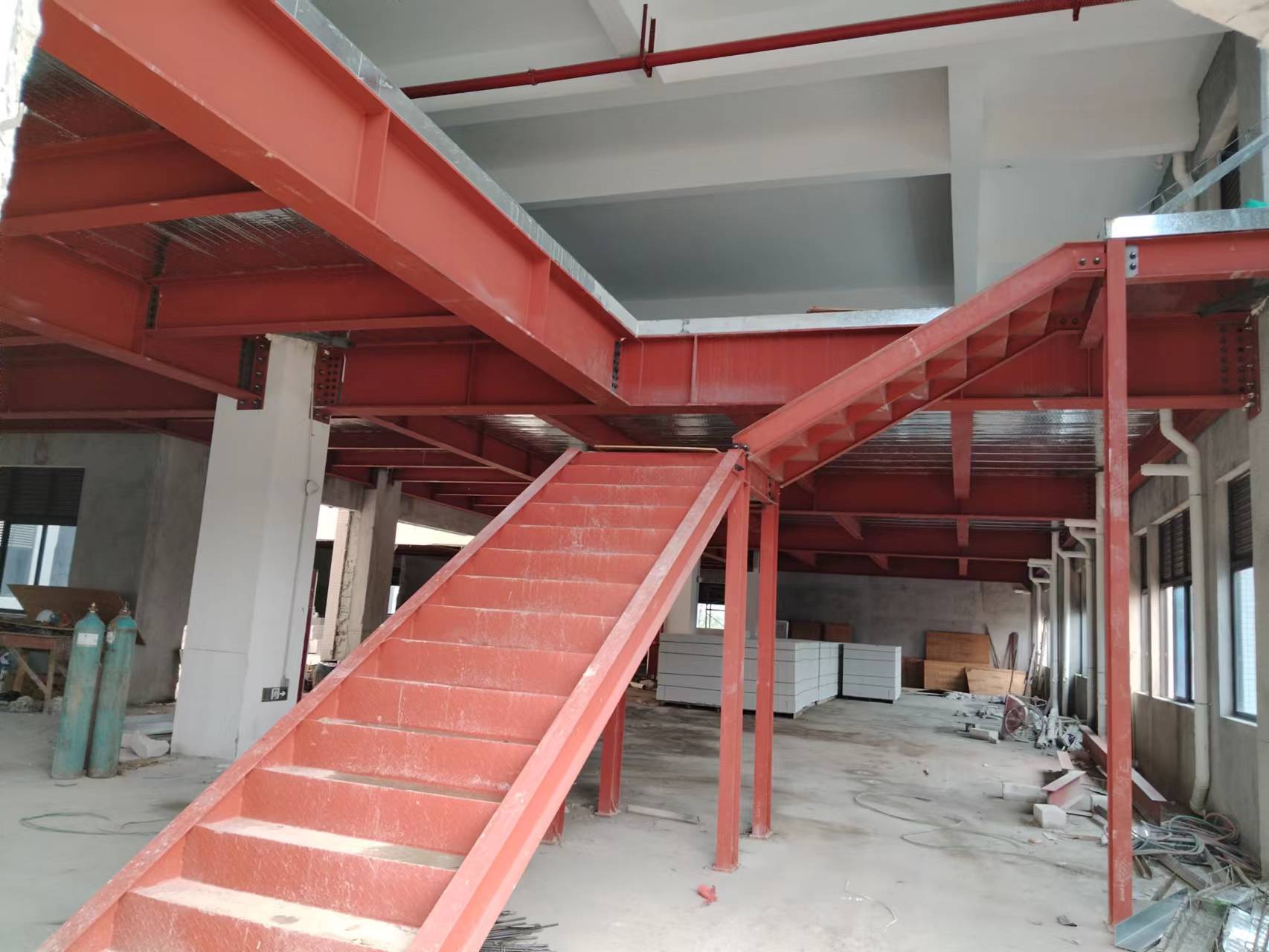 广州钢结构夹层工程施工质量如何控制？  广东钢结构夹层项目选择广州经纬钢结构工程有限公司 咨询电话：13925156722